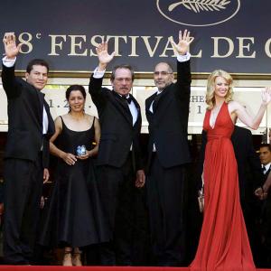 The Three Burials of Melquiades Estrada 2005 The offical red carpet walk entering the Grand Theatre Lumiere to compete for the Palme dOr 2005 Cannes Film Festival in France Julio Cedillo Dawn Jones Tommy Lee Jones Guillermo Arriaga and January Jo