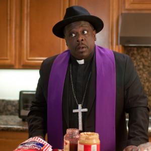 Still of Cedric the Entertainer in A Haunted House 2013