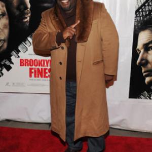 Cedric the Entertainer at event of Brooklyn's Finest (2009)
