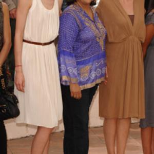 Gurinder Chadha Maggie Gyllenhaal and Li Xin at event of Paris je taime 2006