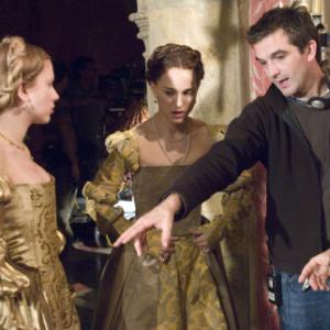 Still of Natalie Portman Justin Chadwick Scarlett Johansson and Deborah Saban in The Other Boleyn Girl 2008