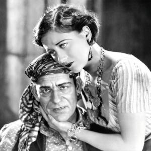 Still of Joan Crawford and Lon Chaney in The Unknown 1927