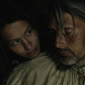 Still of Delphine Chanéac and Mads Mikkelsen in Michael Kohlhaas (2013)