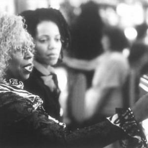 Still of Whoopi Goldberg and Lanei Chapman in Rat Race 2001