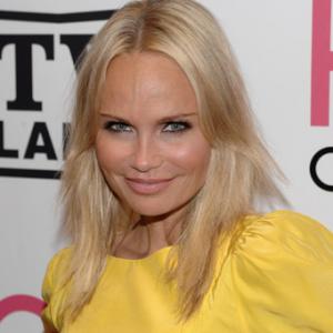 Kristin Chenoweth at event of Hot in Cleveland 2010