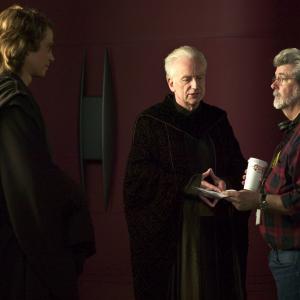 George Lucas, Ian McDiarmid and Hayden Christensen in Zvaigzdziu karai. Situ kerstas (2005)