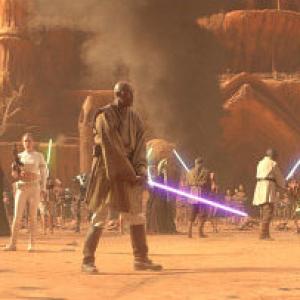 Surrounded by a powerful army, the Jedi and their allies are prepared to fight to the end in Star Wars: Episode II Attack of the Clones. Leading the fight are (from left) Anakin Skywalker (Hayden Christensen), Padmé Amidala (Natalie Portman), Mace Windu (Samuel L. Jackson), and Obi-Wan Kenobi (Ewan McGregor).