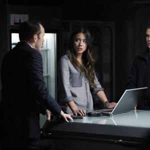 Still of Clark Gregg, Iain De Caestecker and Chloe Bennet in Agents of S.H.I.E.L.D. (2013)