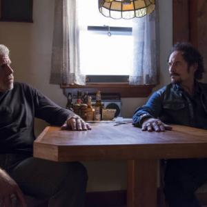 Still of Ron Perlman and Kim Coates in Sons of Anarchy (2008)