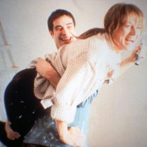 Still of Adrià Collado and Emma Suárez in Sobreviviré (1999)