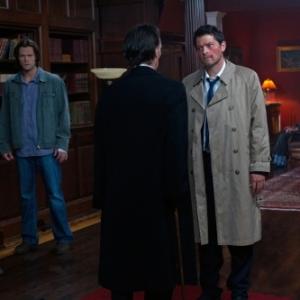 Still of Jim Beaver, Misha Collins, Jared Padalecki and Julian Richings in Supernatural (2005)
