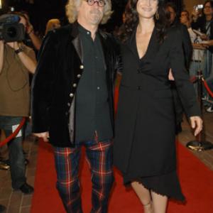 Carrie-Anne Moss and Billy Connolly at event of Fido (2006)
