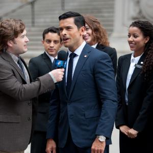Still of Haley Joel Osment and Mark Consuelos in Alpha House (2013)