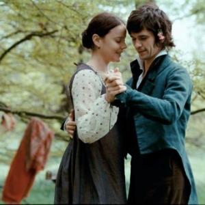 Still of Abbie Cornish and Ben Whishaw in Bright Star 2009