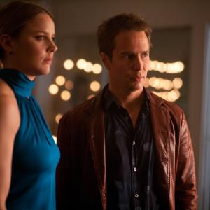 Still of Sam Rockwell and Abbie Cornish in Septyni psichopatai 2012