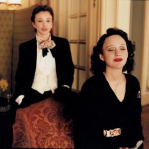 Still of Marion Cotillard and Sylvie Testud in Edit Piaf: rozinis gyvenimas (2007)