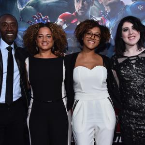 Don Cheadle, Bridgid Coulter and Tai Cheadle at event of Kersytojai 2 (2015)
