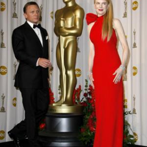 Nicole Kidman and Daniel Craig at event of The 79th Annual Academy Awards 2007