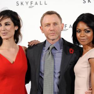 Daniel Craig, Naomie Harris and Bérénice Marlohe at event of Operacija Skyfall (2012)