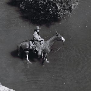 El Dorado 1966 Johnny Crawford and horse relax between takes