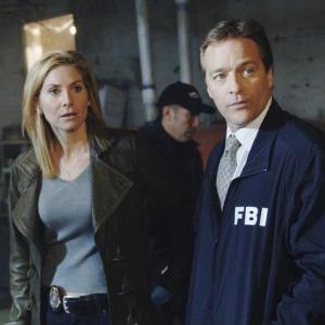Still of Roark Critchlow and Elizabeth Mitchell in V (2009)