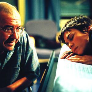 Still of Marie-Josée Croze and Rémy Girard in Les invasions barbares (2003)
