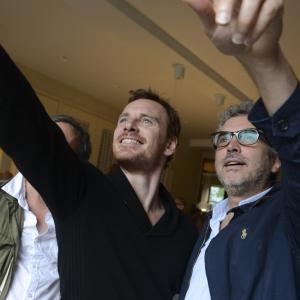 Alfonso Cuarón and Michael Fassbender at event of 12 vergoves metu (2013)