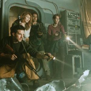 Still of Jamie Lee Curtis, William Baldwin, Joanna Pacula and Cliff Curtis in Virus (1999)