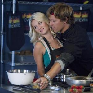 Still of Elisha Cuthbert and Nat Faxon in Happy Endings 2011