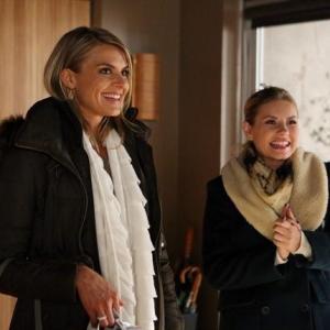 Still of Elisha Cuthbert and Eliza Coupe in Happy Endings 2011