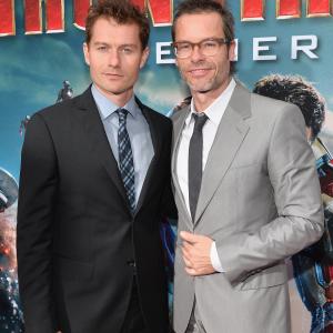 Guy Pearce and James Badge Dale at event of Gelezinis zmogus 3 2013