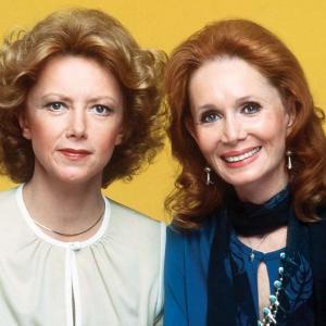 Still of Katherine Helmond and Cathryn Damon in Soap (1977)
