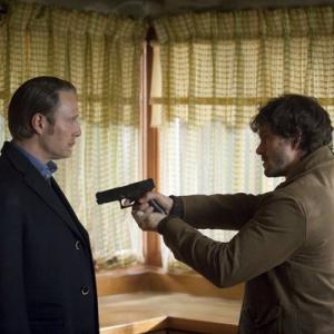 Still of Hugh Dancy and Mads Mikkelsen in Hanibalas 2013