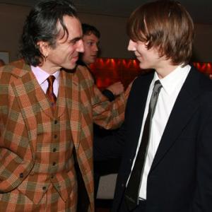 Daniel Day-Lewis and Paul Dano at event of Bus kraujo (2007)