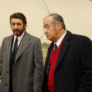 Still of Ricardo Darín and José Luis Gioia in El secreto de sus ojos (2009)