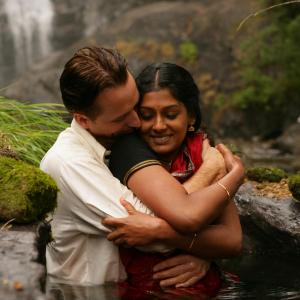 Still of Nandita Das and Linus Roache in Before the Rains (2007)