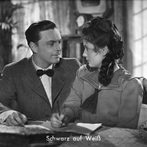 Still of Elfriede Datzig and Hans Holt in Schwarz auf weiszlig 1943