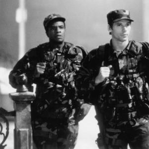 Still of Keith David and Eric Thal in The Puppet Masters 1994