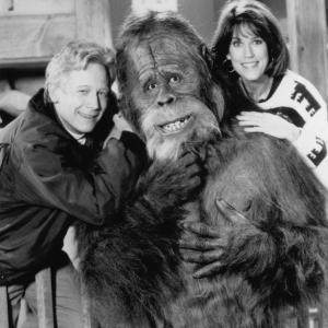 Still of Bruce Davison and Molly Cheek in Harry and the Hendersons 1991