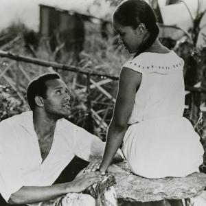 Still of Marpessa Dawn and Breno Mello in Orfeu Negro (1959)
