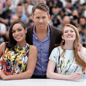 Ryan Reynolds, Rosario Dawson and Mireille Enos at event of The Captive (2014)