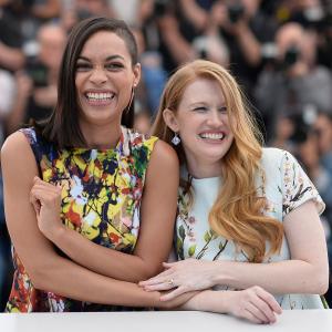 Rosario Dawson and Mireille Enos at event of The Captive (2014)