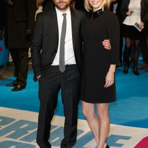 Charlie Day and Mary Elizabeth Ellis at event of Kaip atsikratyti boso 2 2014