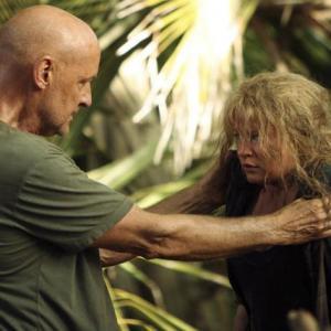 Still of Emilie de Ravin and Terry OQuinn in Dinge 2004