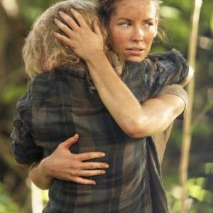 Still of Emilie de Ravin and Evangeline Lilly in Dinge (2004)