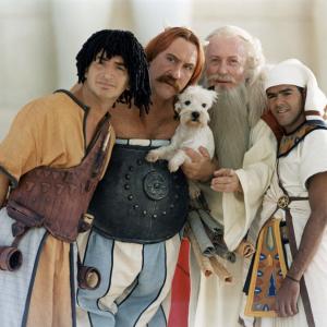 Still of Gérard Depardieu, Edouard Baer, Jamel Debbouze and Claude Rich in Astérix & Obélix: Mission Cléopâtre (2002)