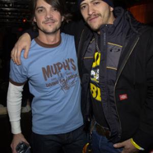 Clifton Collins Jr and Jonathan Del Arco at event of Employee of the Month 2004