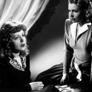 Still of Suzy Delair and Simone Renant in Quai des Orfèvres (1947)