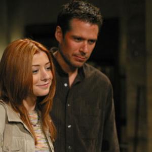 (L-R): Willow (Alyson Hannigan) and Wesley (Alexis Denisof) in 