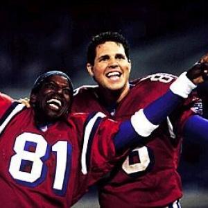 Still of David Denman and Orlando Jones in The Replacements (2000)